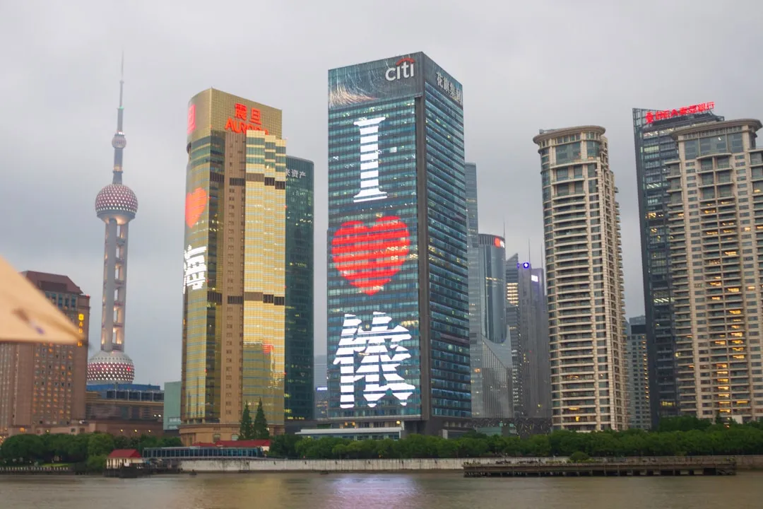 深圳华熙出行新车销售与售后维修保养一体化服务模式解析